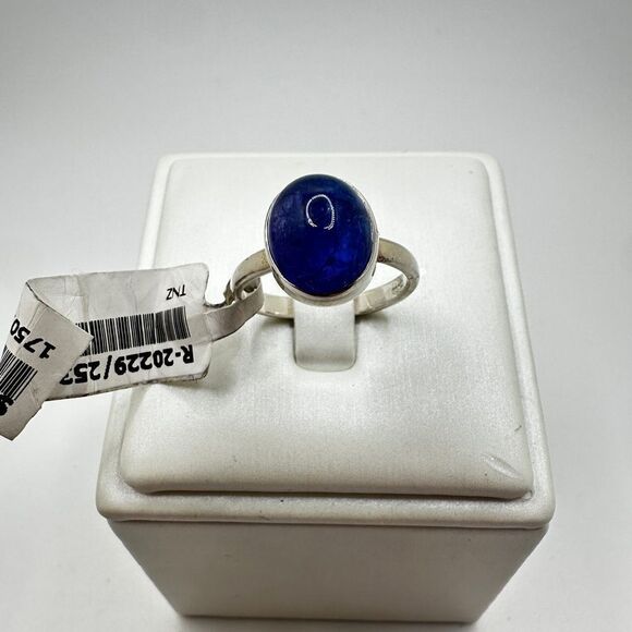 Jewelry - NWT 9x11mm oval cut Tanzanite cabochon solitaire ring in sterling silver!